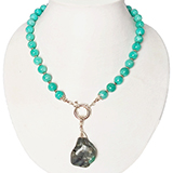 CP036A-CD collar amazonita rusa con dije ra&iacute;z de esmeralda